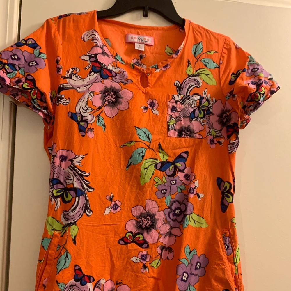 Scrub top
